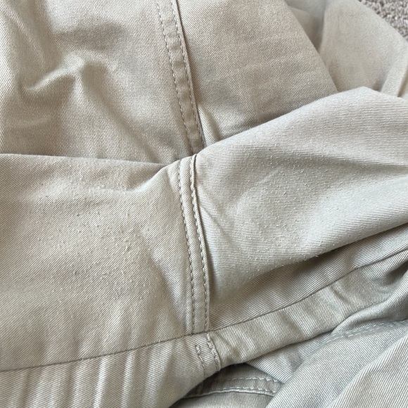 Aritzia TNA Cargo Jogger pants in Olive Beige in Size Large - Picture 8 of 8